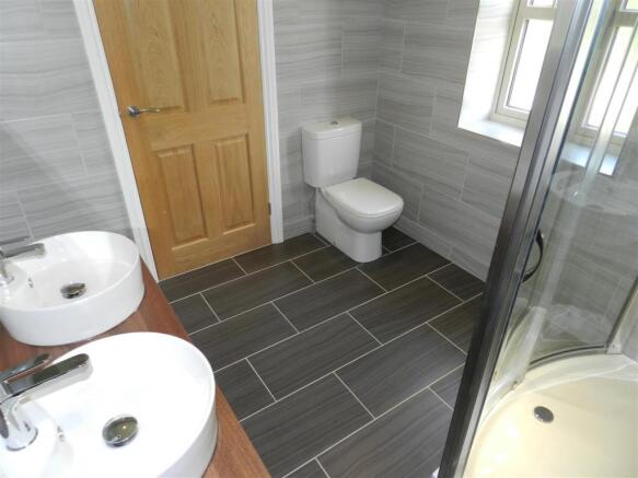 LUXURY EN-SUITE SHOW