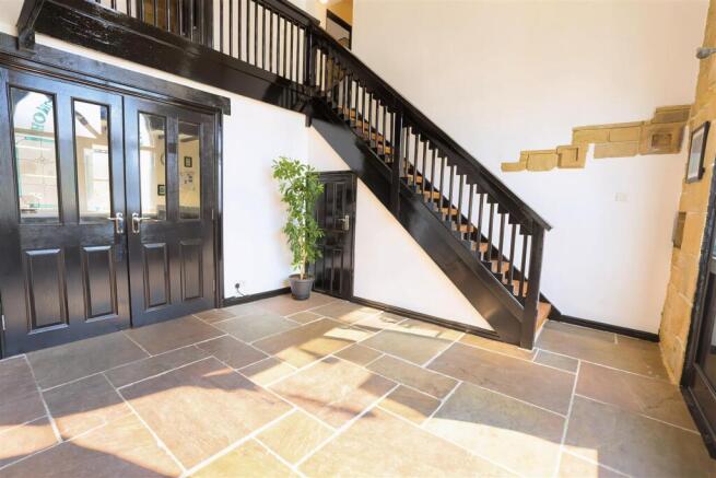 5 bed Detached for sale Image 6