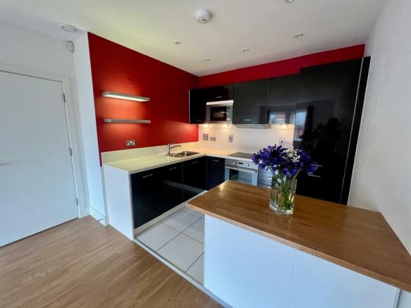 93 Kitchen 2.jpg