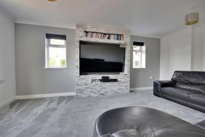 4 bed Detached for sale Image 6
