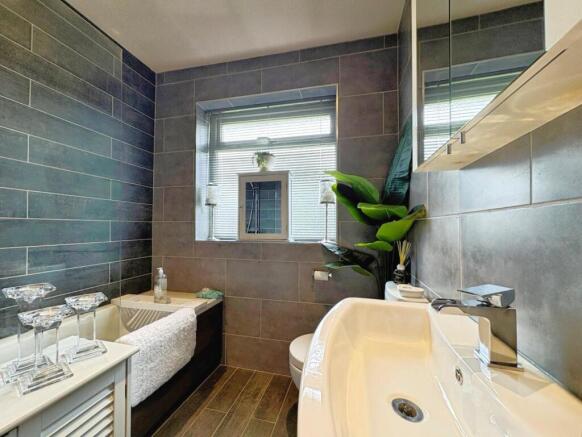 2 bed Apartment for sale Image 11