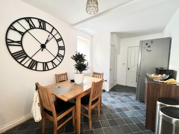 3 bed Detached to rent Image 5
