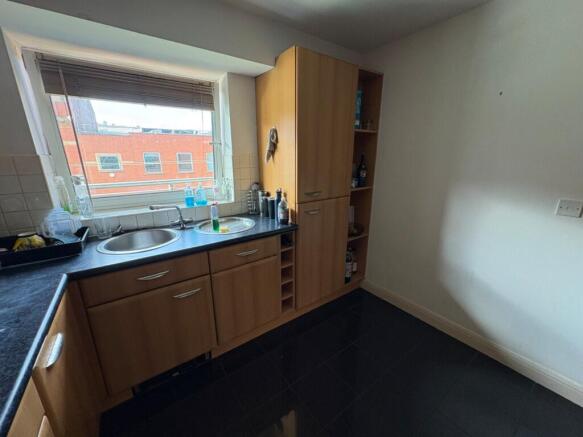 2 bed Flat to rent Image 9