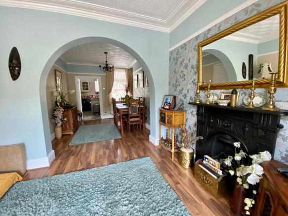 Lounge/Dining Room