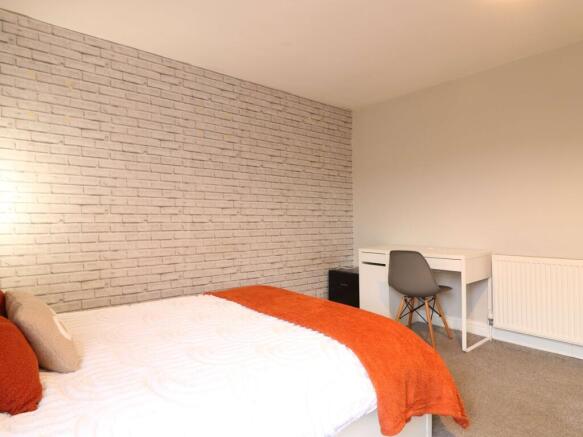 98 Causeway Room 3 2.JPG