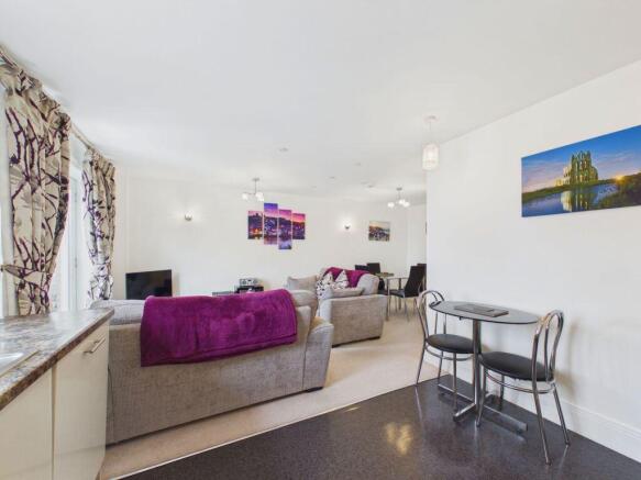 2 bed Apartment for sale Image 12