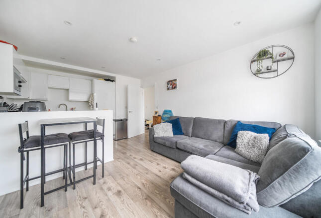 1435359-5-69c6546...