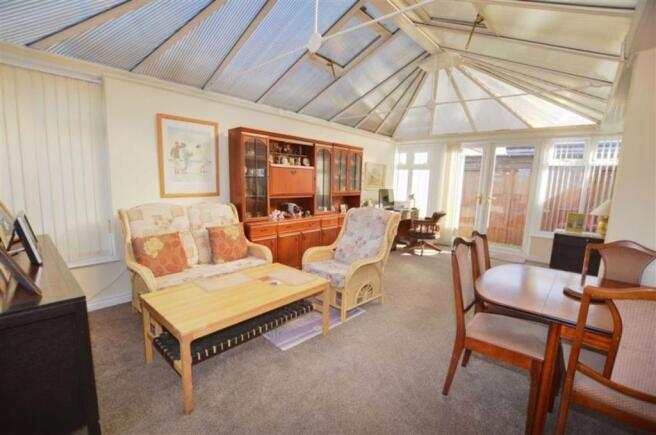 CONSERVATORY/DINING ROOM