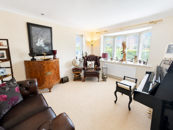 6 bed Detached for sale Image 6