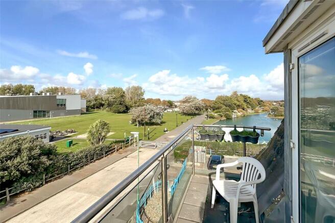 Hendon Avenue, Rustington, Littlehampton, West Sussex photo 4