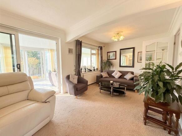 5 bed Detached for sale Image 11