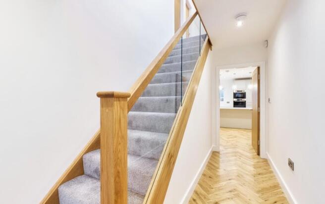 4 bed Detached for sale Image 8