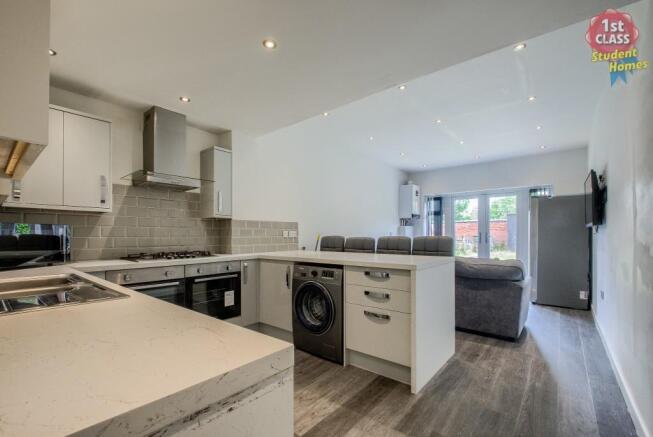 Kitchen/ Living Room