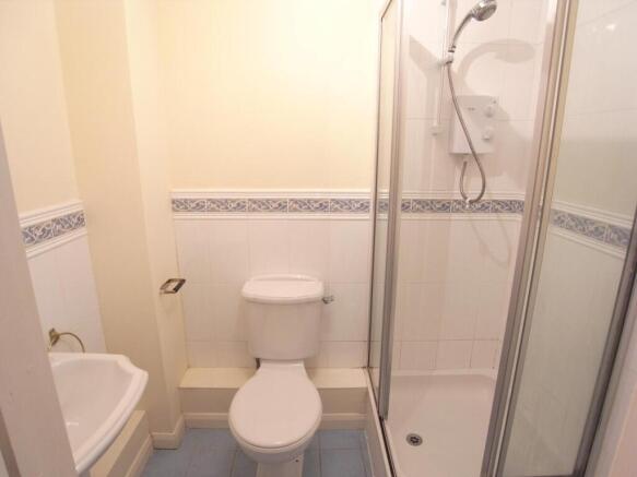2 bed Flat to rent Image 12