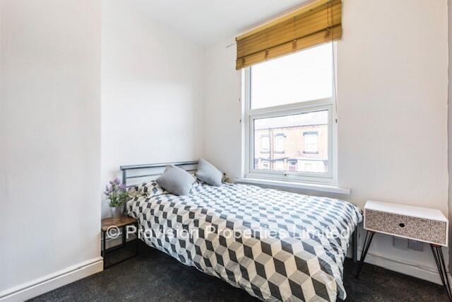 5 bed Terraced to rent Image 9