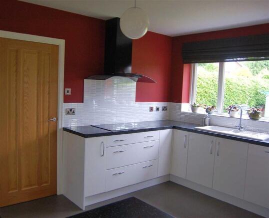 FITTED KITCHEN