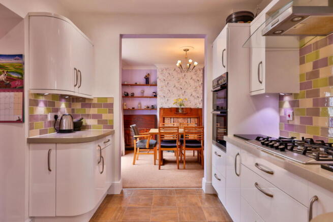 4 bed Detached for sale Image 11