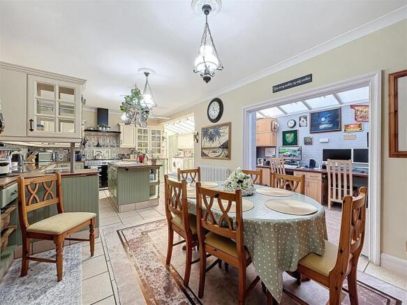 6 bed Terraced for sale Image 9