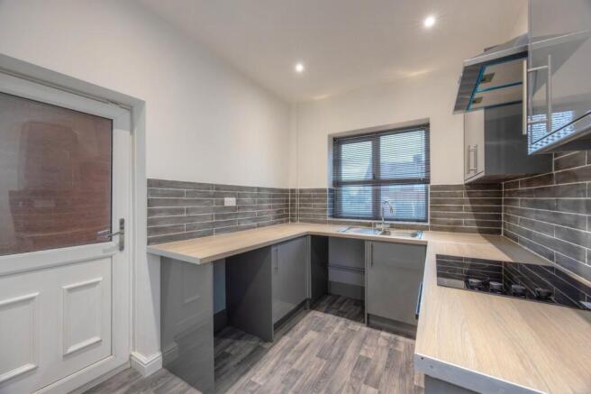 2 bed Terraced to rent Image 8
