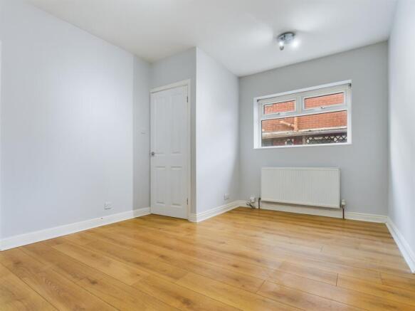 3 bed Semi-Detached to rent Image 5