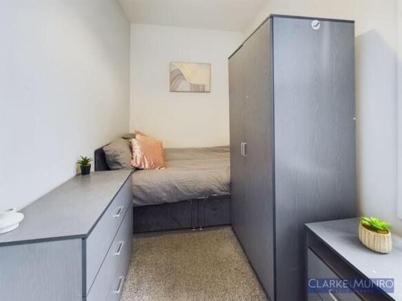 4 bed Terraced to rent Image 6