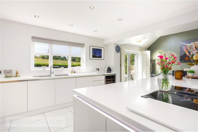 4 bed Detached for sale Image 8