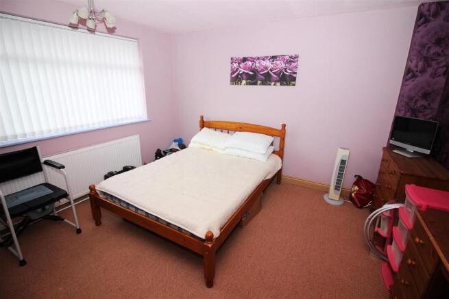 bedroom 2.JPG