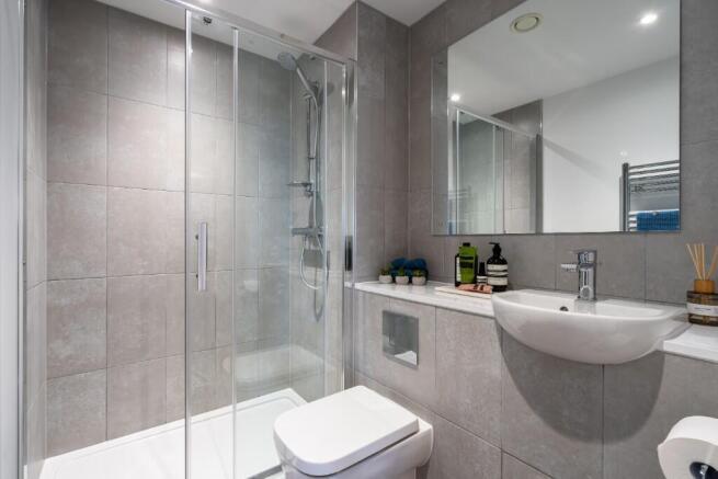 3 bed Flat to rent Image 6