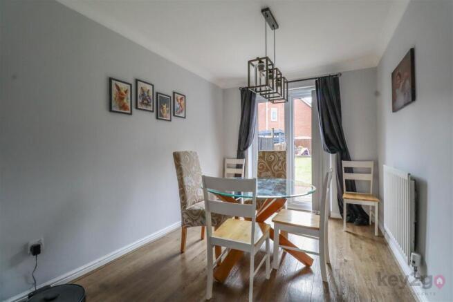 4 bed Detached for sale Image 4