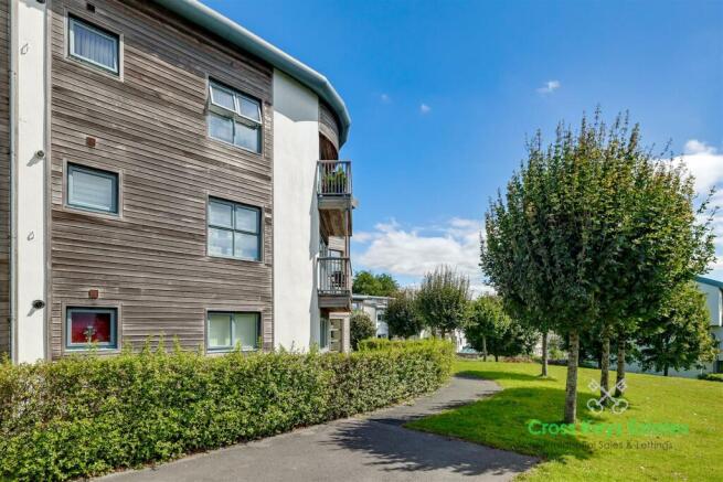 Communal Gardens, Balcony & Views