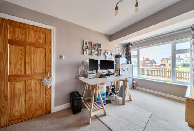 1431657-11-69bd79...