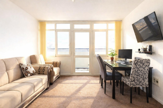 Canning Town, E16, 2 bedroom Flat For Sale by Barr