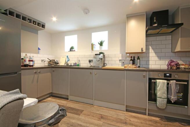31a Hoyle Road kitchen.jpg