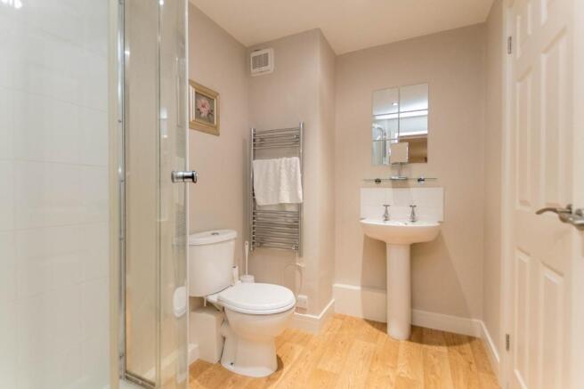 En-Suite Bedroom ...