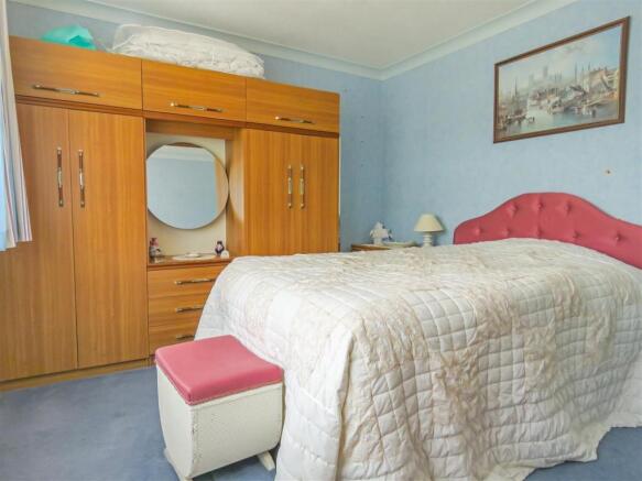Bedroom 2.JPG