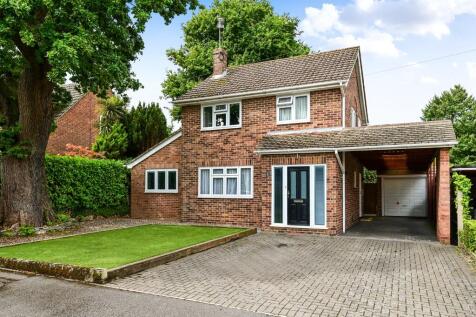 Stockbridge Way, Yateley, Hampshire, GU46