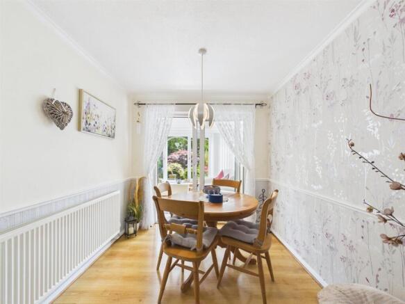 Dining room: