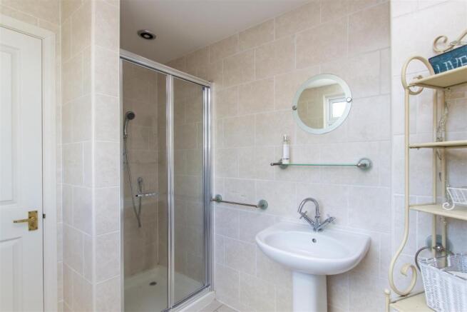Master En Suite 2.jpg
