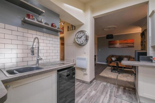 3 bed Terraced for sale Image 9
