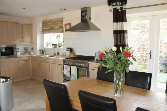 Kitchen / Dini...