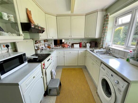 3. kitchen.jpg
