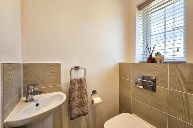2 bed Semi-Detached to rent Image 10