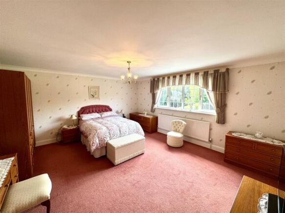 PRINCIPAL BEDROOM SUITE