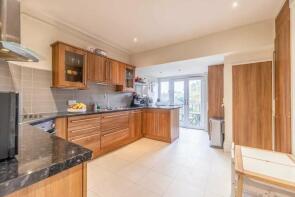 Flat 3, Bank House, The Green, Datchet, Slough SL3 9JH