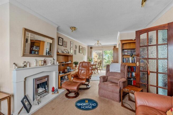 lounge/dining room