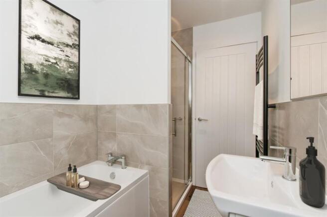4 bed Detached for sale Image 8