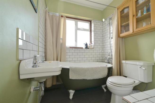 bathroom 1.jpg