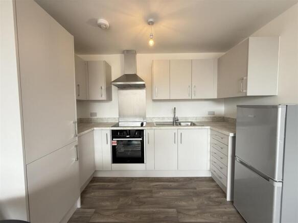 2 bed Apartment to rent Image 6