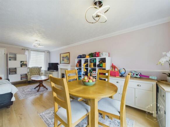 LOUNGE/DINING ROOM
