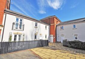 8, Little Dominie Court, Fayrewood Drive, Great Leighs, Chelmsford CM3 1GT